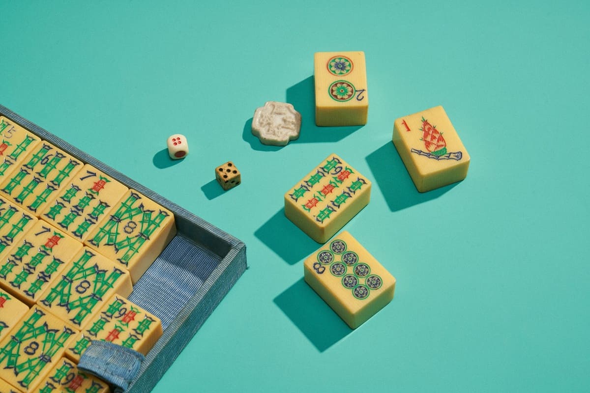Mahjong Tile Sets and Scoring